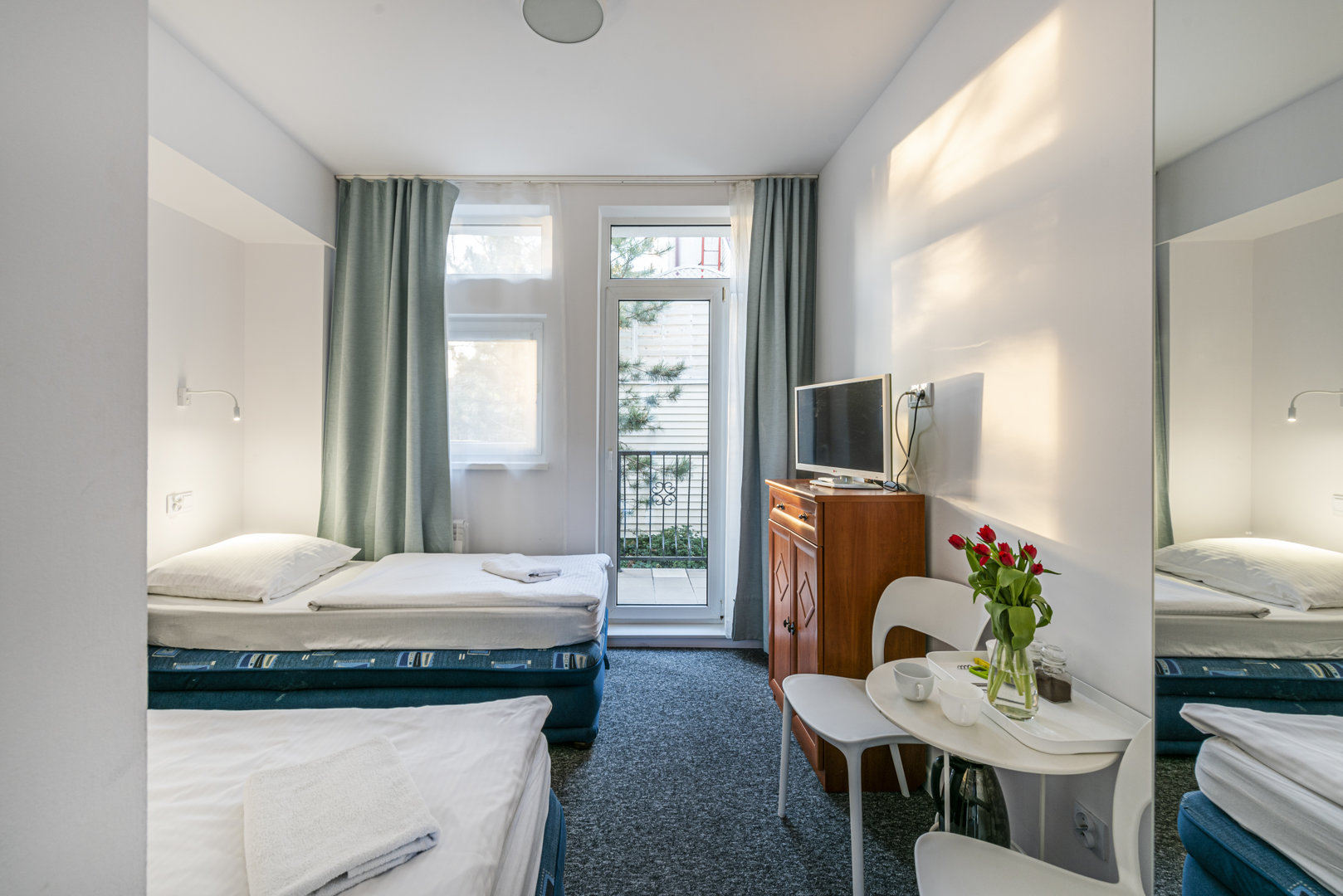Willa Albatros Gdańsk: pokój 2 osobowy, balkon lub taras, 1 lub 2 łóżka (zależy od dostępności), łaz Willa Albatros Gdańsk: pokój 2 osobowy, balkon lub taras, 1 lub 2 łóżka (zależy od dostępności), łaz