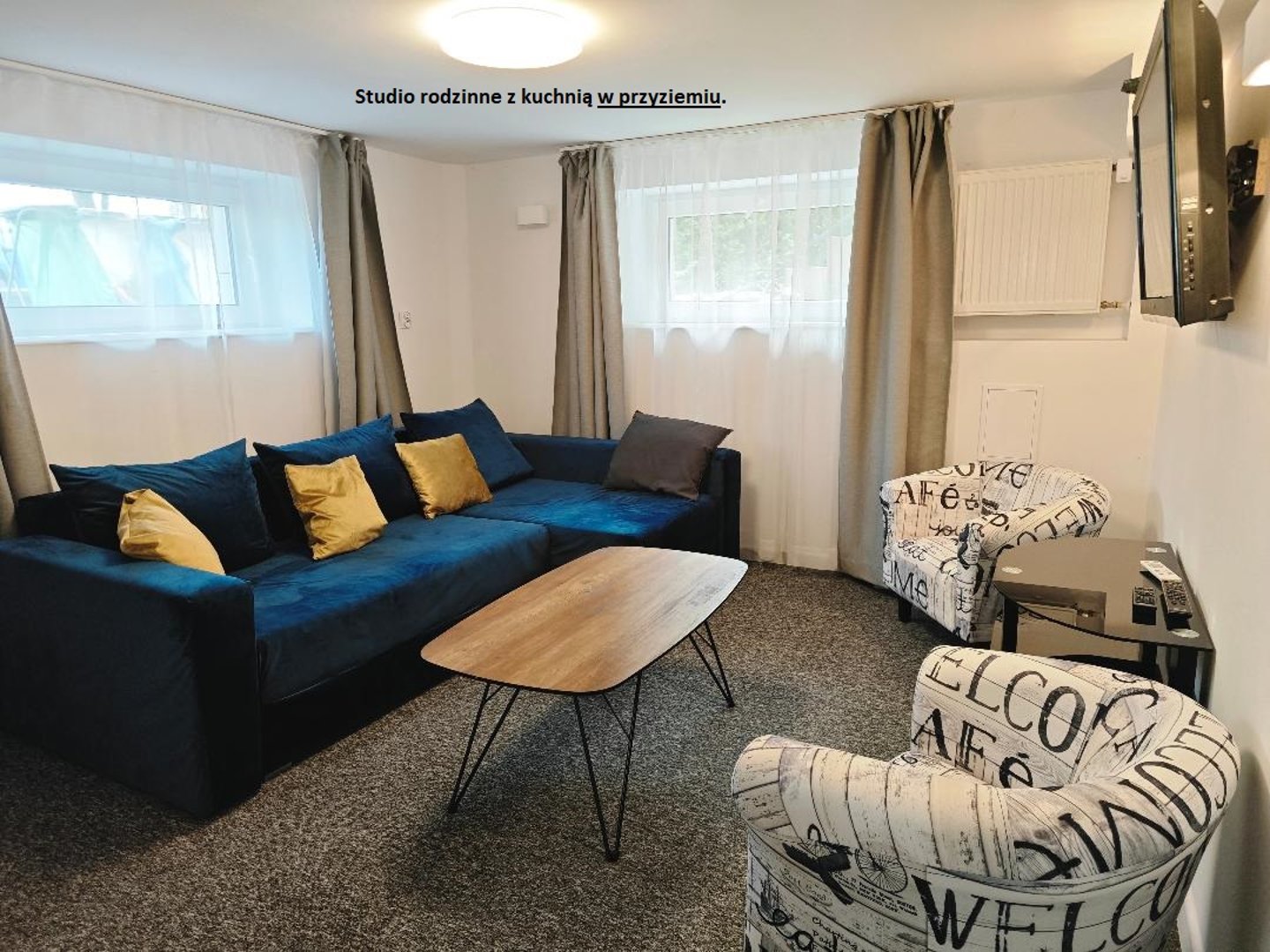 Willa Albatros Gdańsk: studio pięcioosobowe w przyziemiu z łazienką, 4 łóżka pojedyncze i 1 sofa Willa Albatros Gdańsk: studio pięcioosobowe w przyziemiu z łazienką, 4 łóżka pojedyncze i 1 sofa